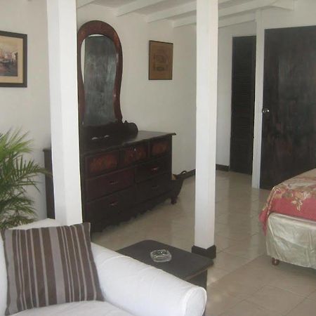 Roots Bamboo Beach Resort Negril Buitenkant foto