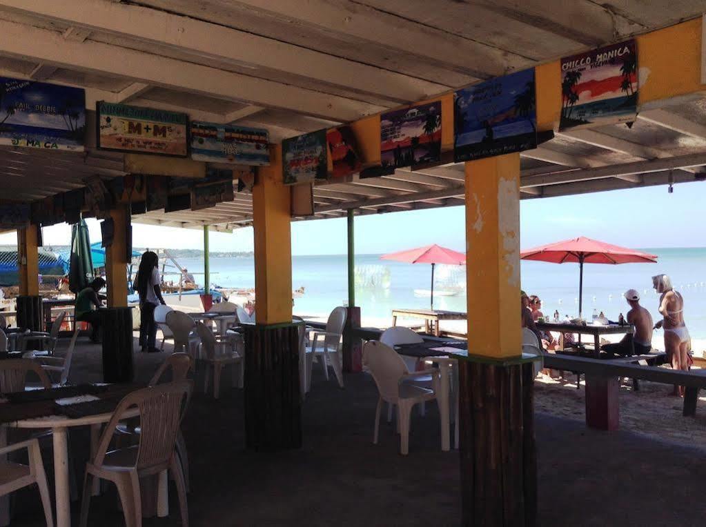 Roots Bamboo Beach Resort Negril Buitenkant foto