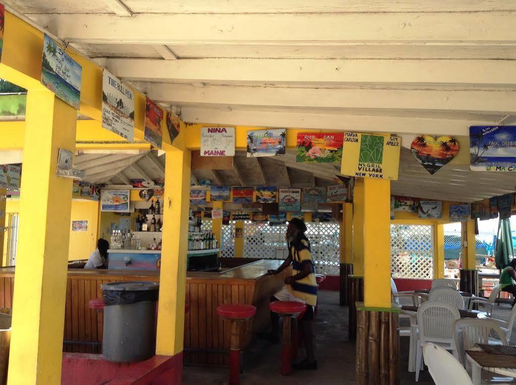 Roots Bamboo Beach Resort Negril Buitenkant foto
