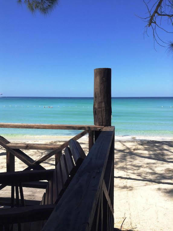 Roots Bamboo Beach Resort Negril Buitenkant foto