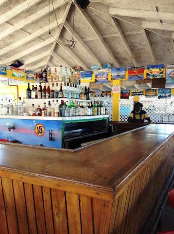 Roots Bamboo Beach Resort Negril Buitenkant foto