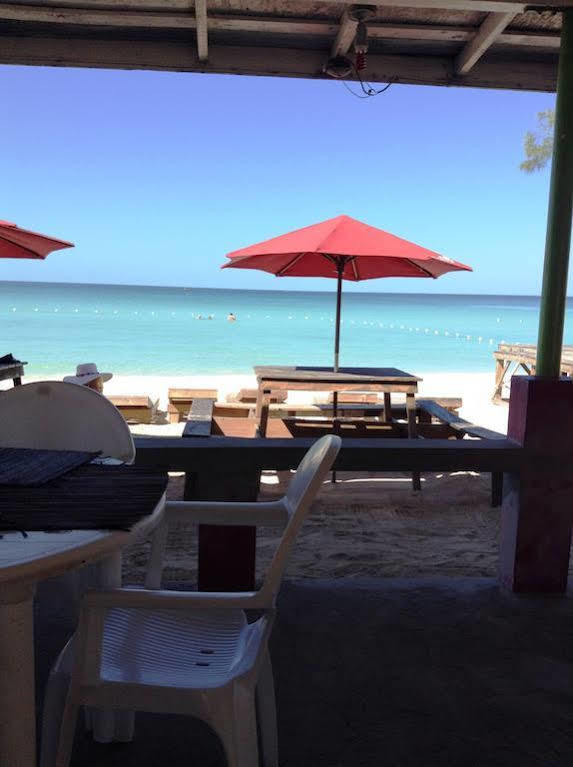 Roots Bamboo Beach Resort Negril Buitenkant foto